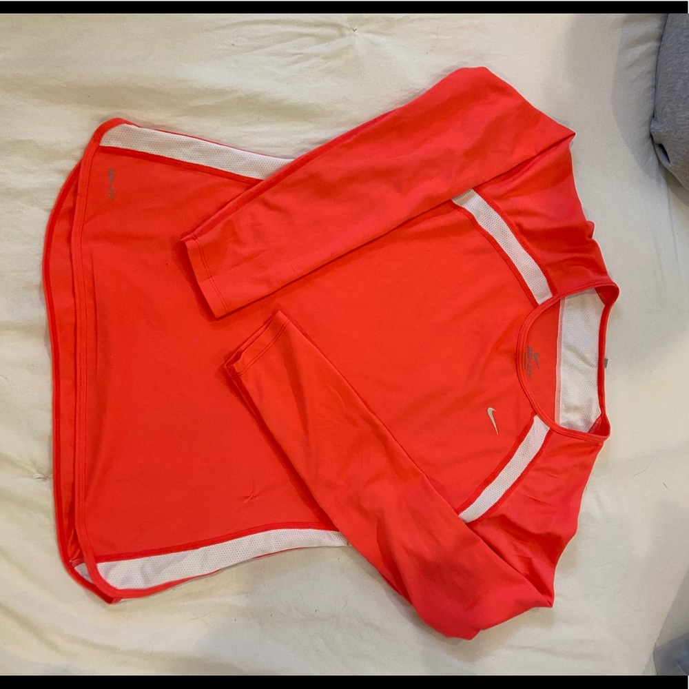 NIKE running long sleeve
